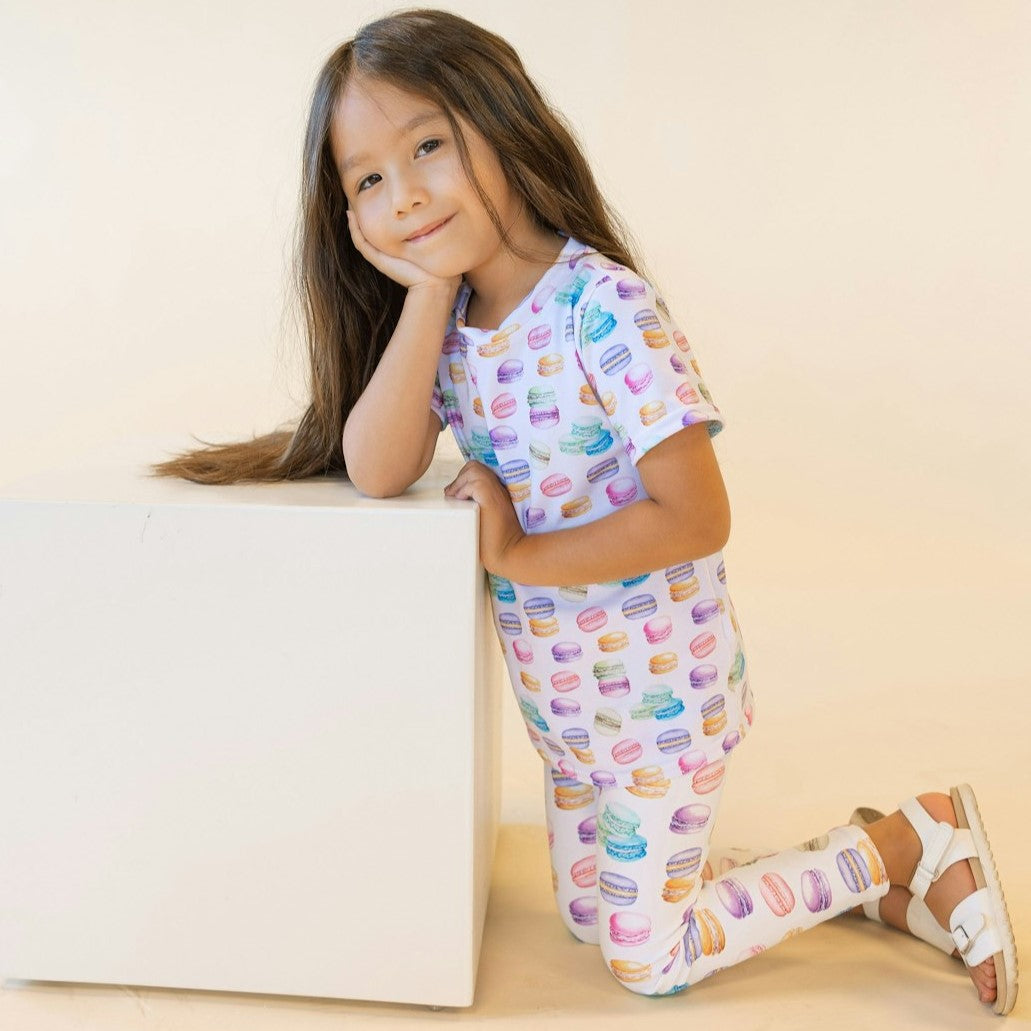 kids leggings with all over print of macarons