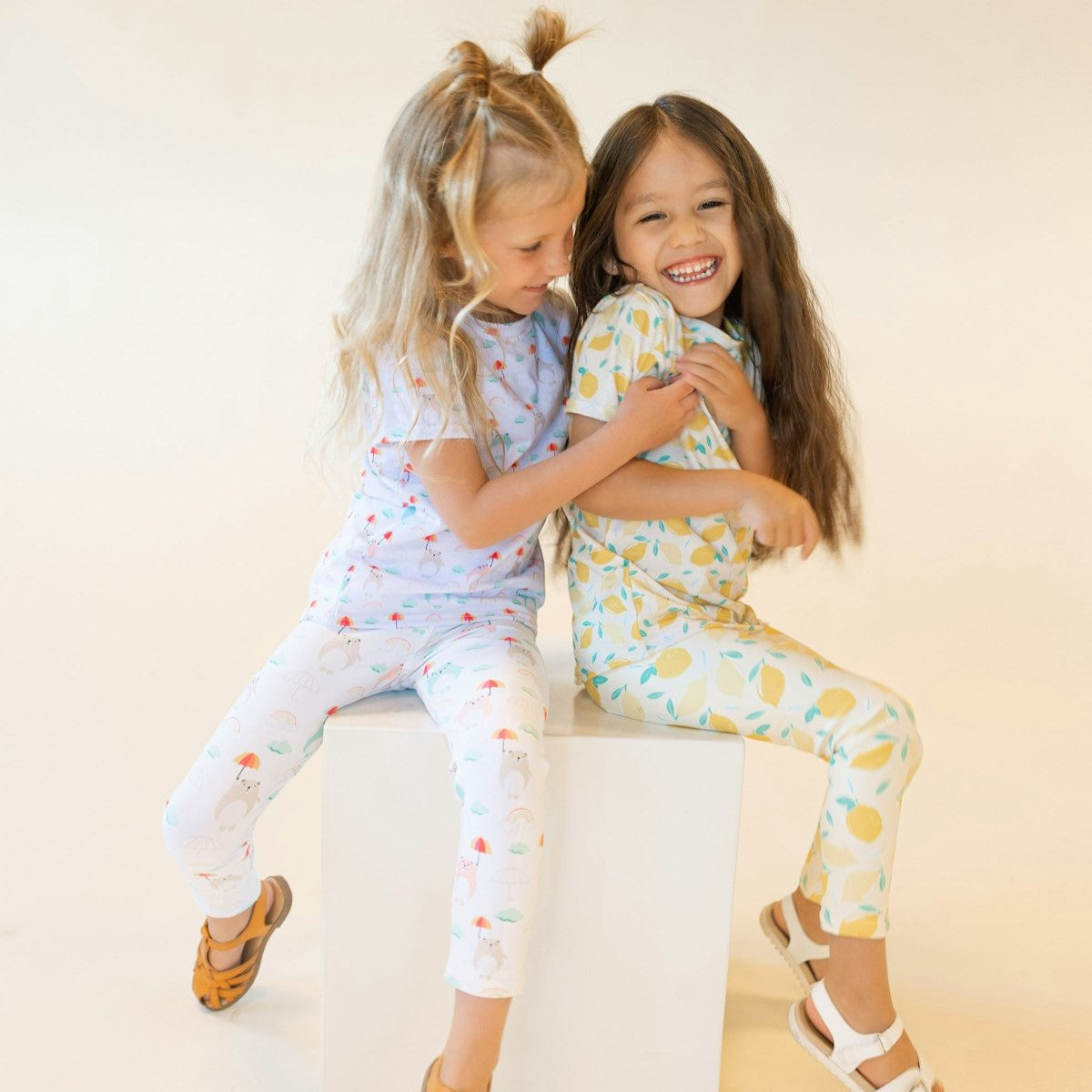 cute set with bears and umbrellas for kids