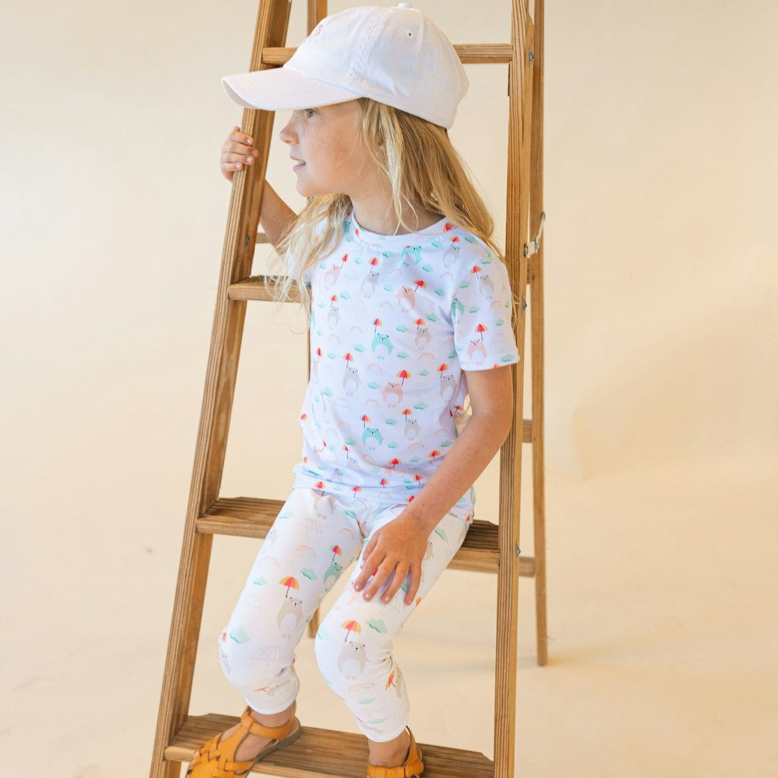 cute set with bears and umbrellas